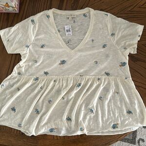 NWT Women’s 1X Blue Flower Blouse/Tee